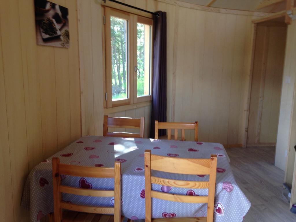 מלון ברסלונט Parc Residentiel De Loisir : Le Loup Blanc Du Riou מראה חיצוני תמונה